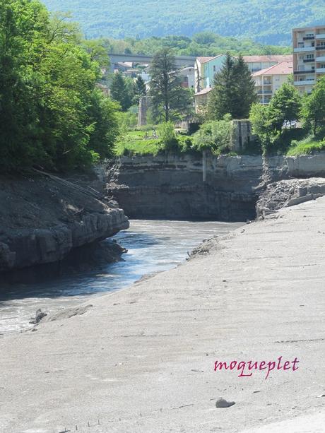 France - La baisse des eaux du Rhône - 1