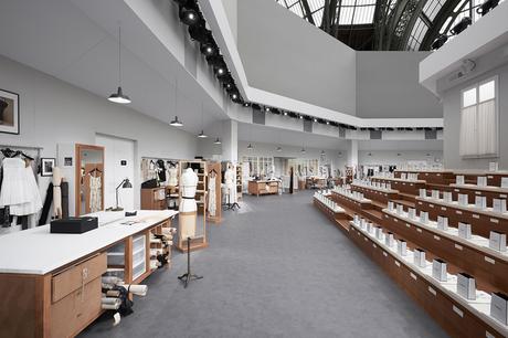 L'hommage de Karl Lagerfeld aux petites mains au défilé Haute Couture Chanel...