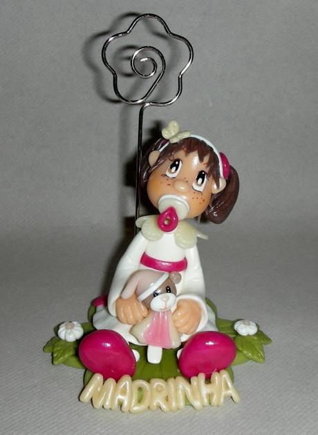 Support à dragée avec fillette et son doudou en porcelaine froide