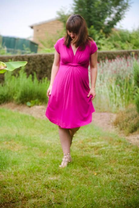 look de grossesse : la robe fushia Séraphine