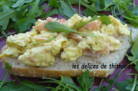 oeufs brouillés à la truite fumée