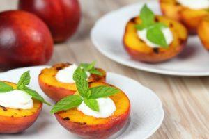Grilled peaches, mascarpone & mint leaves