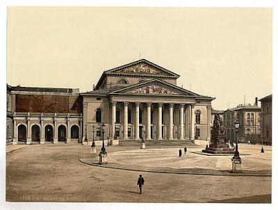 Neuf  vues du Théâtre national de Munich, des origines à 1912