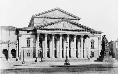 Neuf  vues du Théâtre national de Munich, des origines à 1912