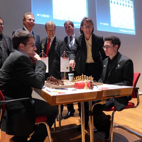 Ronde 1 : Fabiano Caruana 0-1 Maxime Vachier-Lagrave - Photo site officiel
