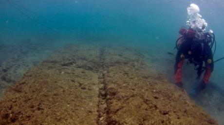 Fouille sous-marine des ruines des anciennes bases navales du Pirée