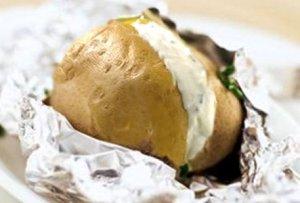 Pommes de terre au four et sa sauce ciboulette 