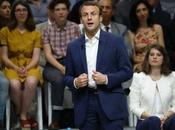 POLITIQUE Emmanuel Macron marche