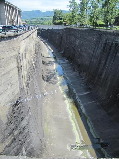 France - Baisse des eaux du rhône à Génissiat