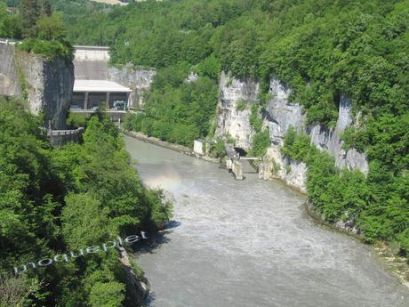 France - Baisse des eaux du rhône à Génissiat