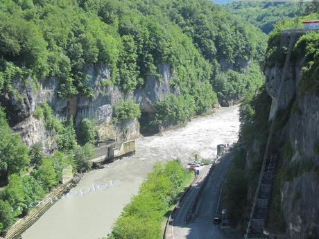 France - Baisse des eaux du rhône à Génissiat