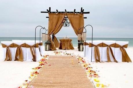 Dix combinaisons de couleurs pour une belle cérémonie  de mariage sur le thème de la mer.