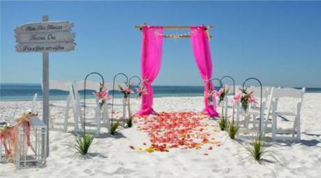Dix combinaisons de couleurs pour une belle cérémonie  de mariage sur le thème de la mer.