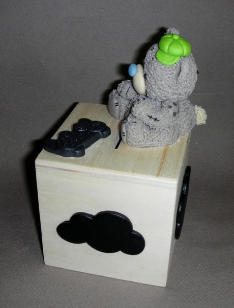 Tirelire en bois avec ourson Tirelire en bois avec ourson