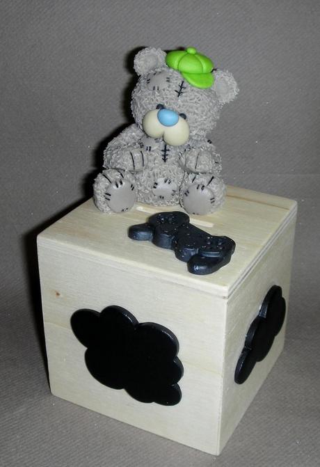 Tirelire en bois avec ourson Tirelire en bois avec ourson