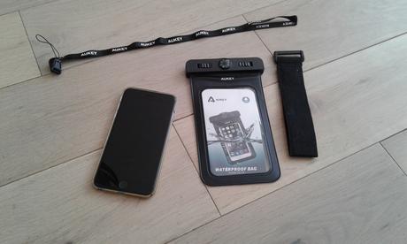 AUKEY : la housse étanche de 6 pouces avec une boussole intégrée !