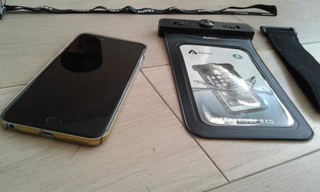 AUKEY : la housse étanche de 6 pouces avec une boussole intégrée !