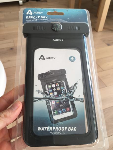 AUKEY : la housse étanche de 6 pouces avec une boussole intégrée !