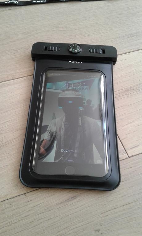 AUKEY : la housse étanche de 6 pouces avec une boussole intégrée !