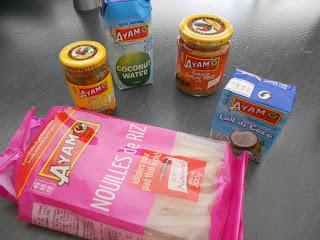 Curry jaune de courgette & nouilles de riz