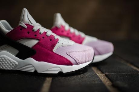 683818-006-Nike-Wmns-Air-Huarache-Premium-02