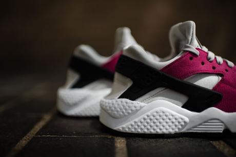 683818-006-Nike-Wmns-Air-Huarache-Premium-05
