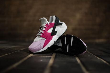 683818-006-Nike-Wmns-Air-Huarache-Premium-08
