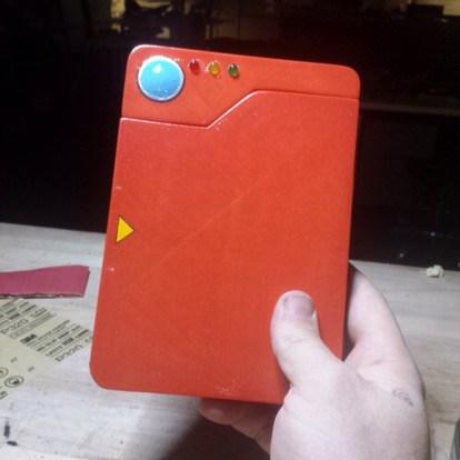 Pokémon Go : découvrez cet accessoire en forme de Pokédex pour votre téléphone portable !