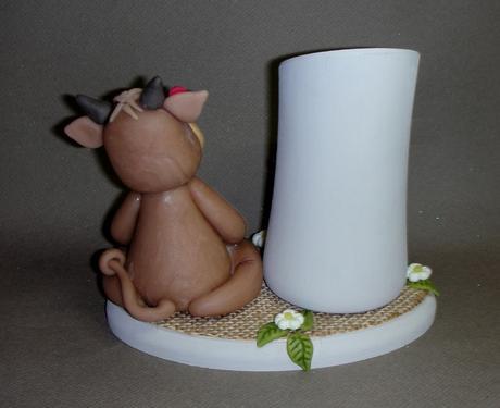 Porte-crayon avec p'tite vache en porcelaine froide Porte-crayon avec p'tite vache en porcelaine froide