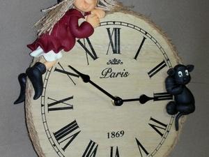 Horloge avec p'tite  sorcière et son chat 