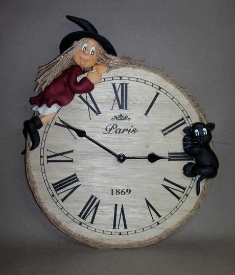 Horloge avec p'tite  sorcière et son chat 