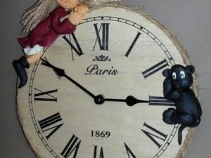 Horloge avec p'tite  sorcière et son chat 