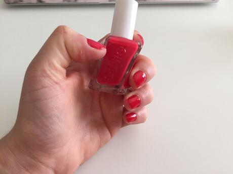 Vernis à ongle Essie gel couture