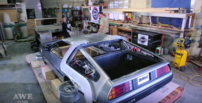 Ils ont transformé la célèbre Delorean du film en jacuzzi