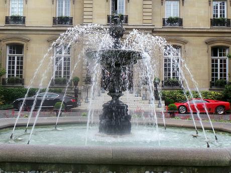 L'été au Saint James Paris a l'esprit Guinguette Chic.