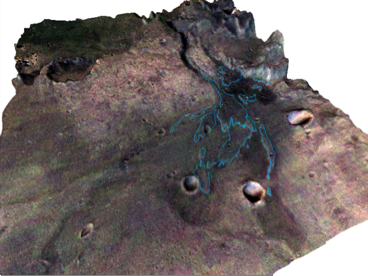 Vue 3D d'une image prise par la caméra HRSC (High Resolution Camera) de MarsExpress. Les parties apparaissant en rosé correspondent au dépôts argileux. Ils ont été découverts grâce au spectro-imageur Omega de la sonde européenne. Les restes du detla ont été cartographiés en bleu — Crédit : CNRS