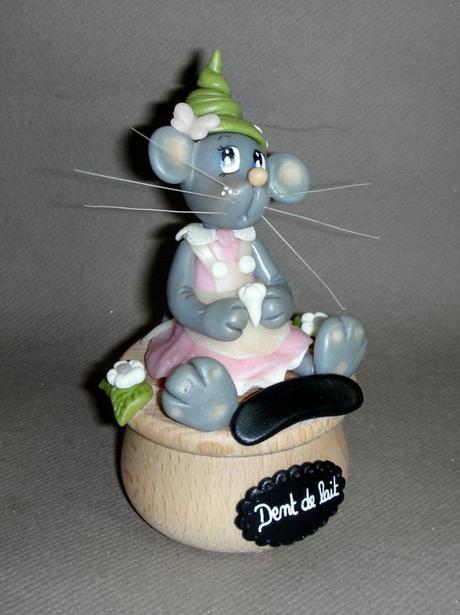 Boites à dents avec p'tite souris en porcelaine froide Boites à dents avec p'tite souris en porcelaine froide