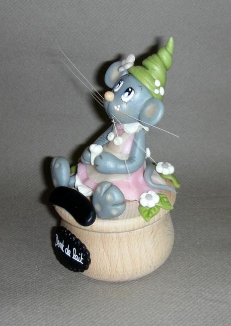 Boites à dents avec p'tite souris en porcelaine froide Boites à dents avec p'tite souris en porcelaine froide
