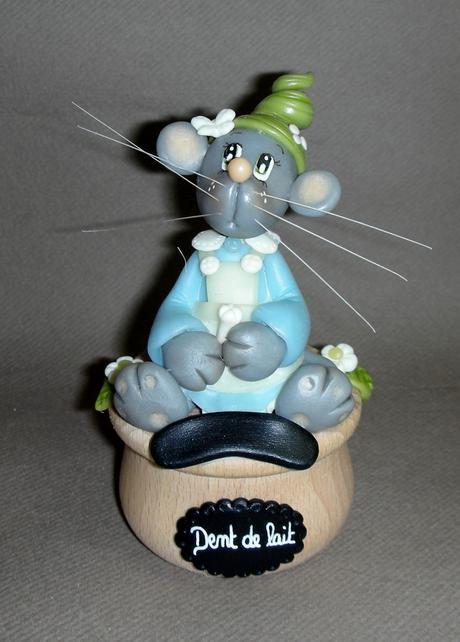Boites à dents avec p'tite souris en porcelaine froide Boites à dents avec p'tite souris en porcelaine froide