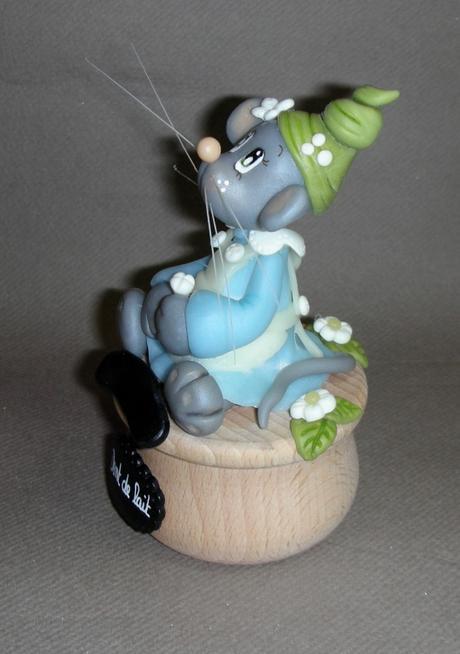 Boites à dents avec p'tite souris en porcelaine froide Boites à dents avec p'tite souris en porcelaine froide