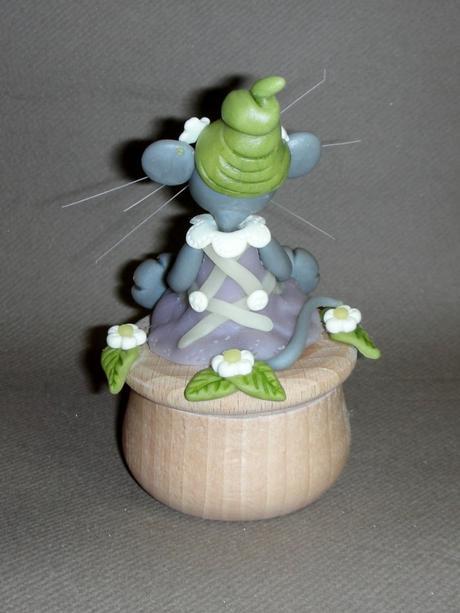 Boites à dents avec p'tite souris en porcelaine froide Boites à dents avec p'tite souris en porcelaine froide