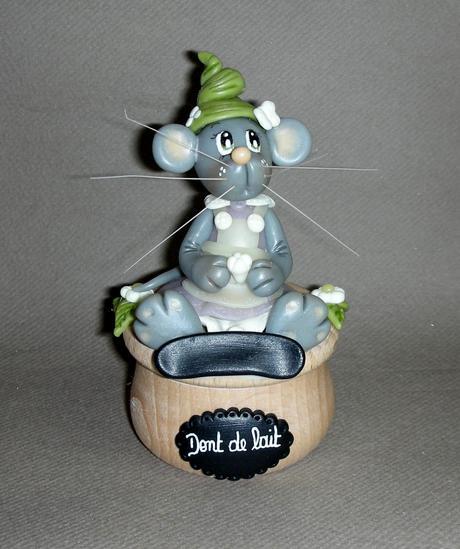 Boites à dents avec p'tite souris en porcelaine froide Boites à dents avec p'tite souris en porcelaine froide