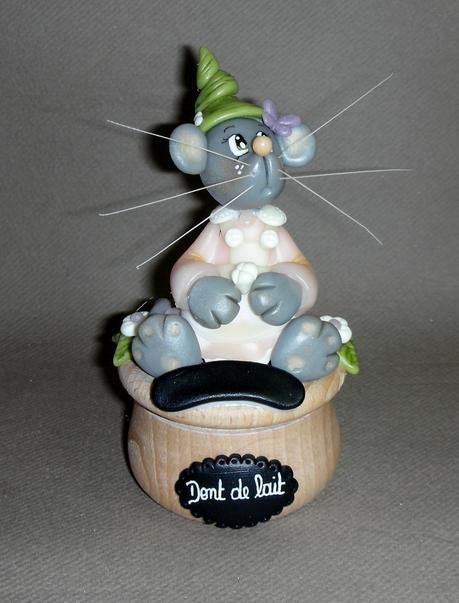 Boites à dents avec p'tite souris en porcelaine froide Boites à dents avec p'tite souris en porcelaine froide