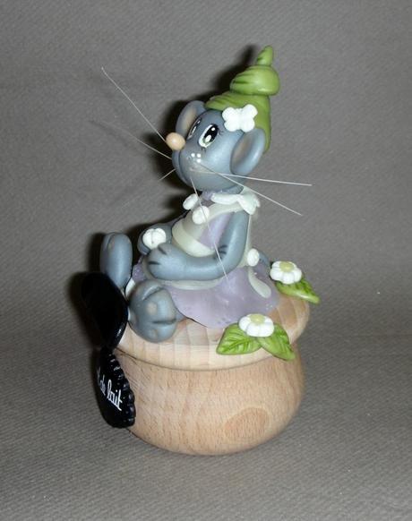 Boites à dents avec p'tite souris en porcelaine froide Boites à dents avec p'tite souris en porcelaine froide