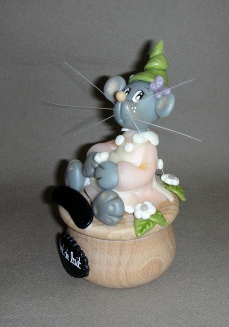 Boites à dents avec p'tite souris en porcelaine froide Boites à dents avec p'tite souris en porcelaine froide