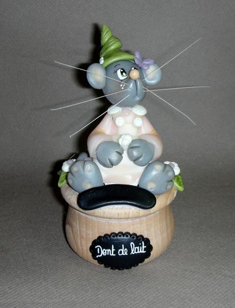 Boites à dents avec p'tite souris en porcelaine froide Boites à dents avec p'tite souris en porcelaine froide