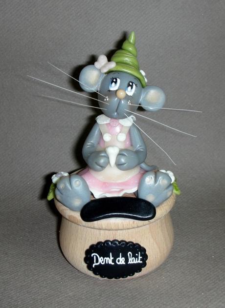 Boites à dents avec p'tite souris en porcelaine froide Boites à dents avec p'tite souris en porcelaine froide