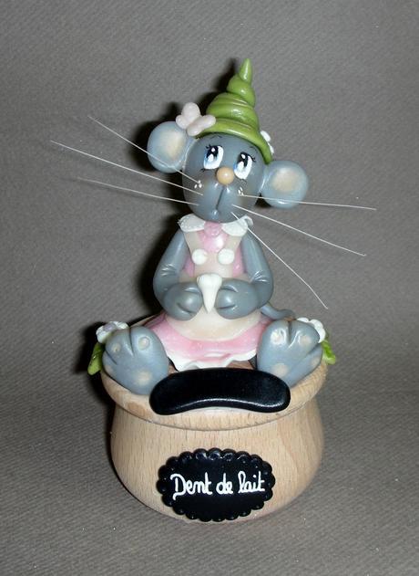 Boites à dents avec p'tite souris en porcelaine froide Boites à dents avec p'tite souris en porcelaine froide