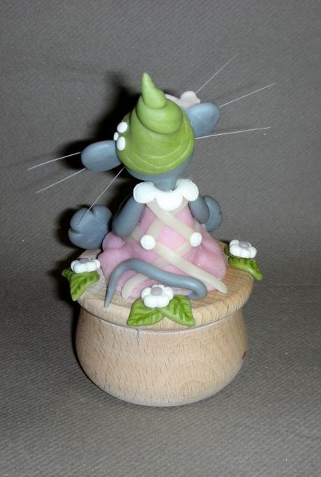 Boites à dents avec p'tite souris en porcelaine froide Boites à dents avec p'tite souris en porcelaine froide