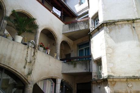 bourg-en-bresse cour architecture passage cordeliers